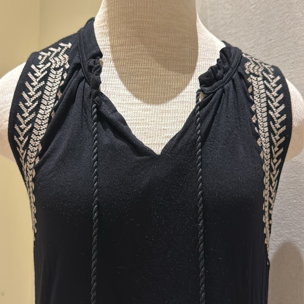 Black Sleeveless Dress with cream Accent stitching - Picture 2 of 7